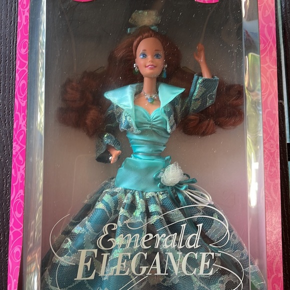 NRFB Toys R Us Emerald Elegance Barbie Doll. - Picture 3 of 14